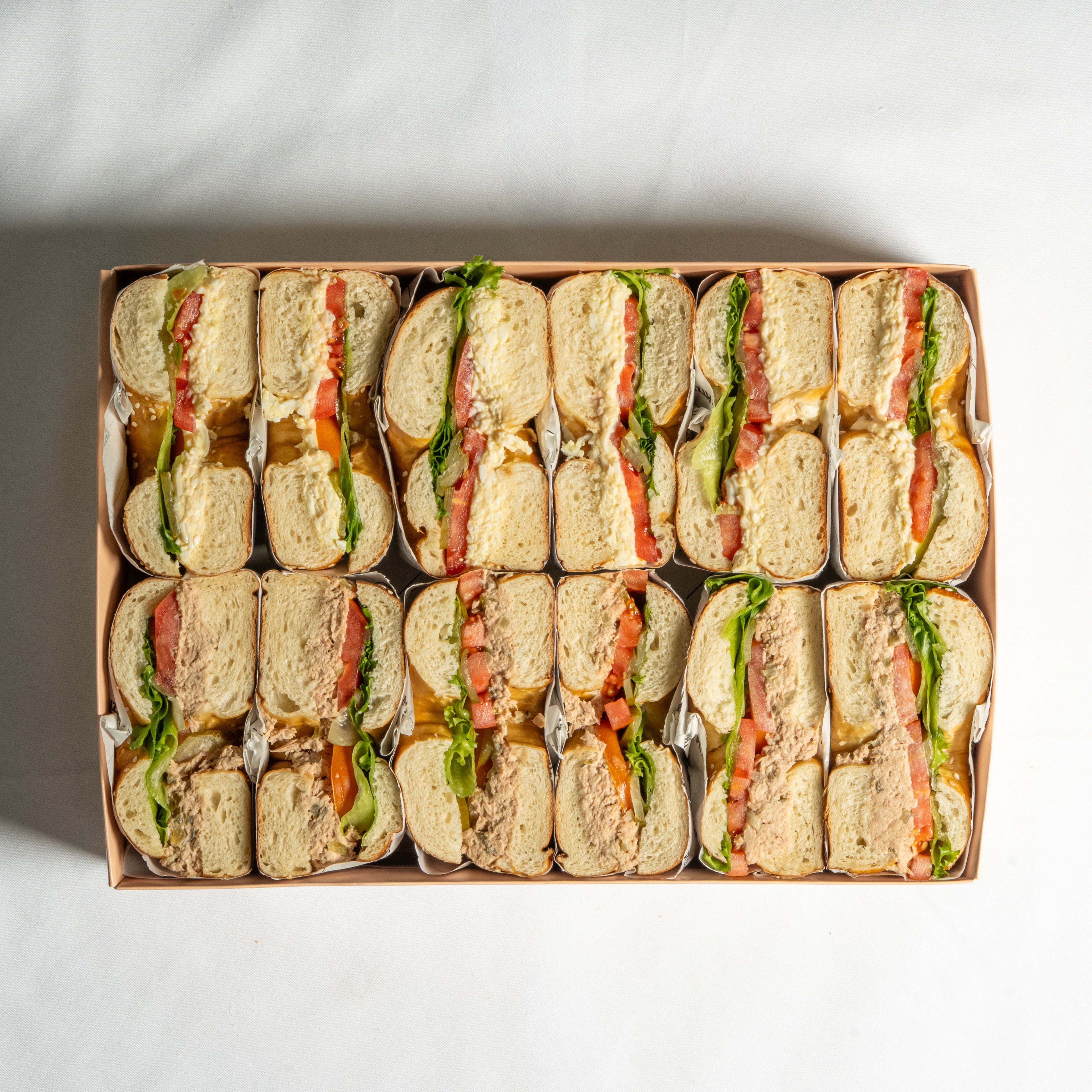 מגש בייגלס סלט ביצים/סלט טונה