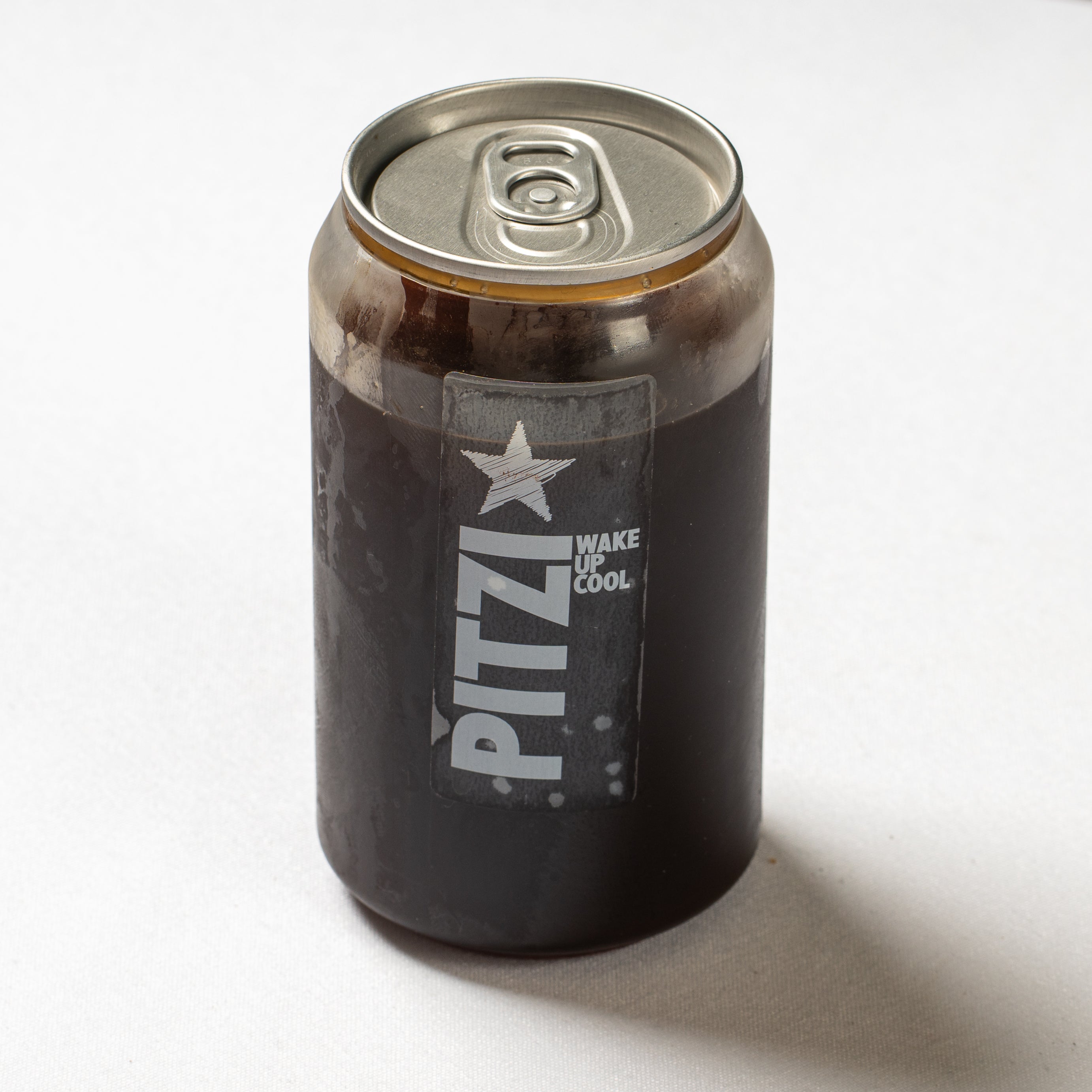 משקה קר בפחית