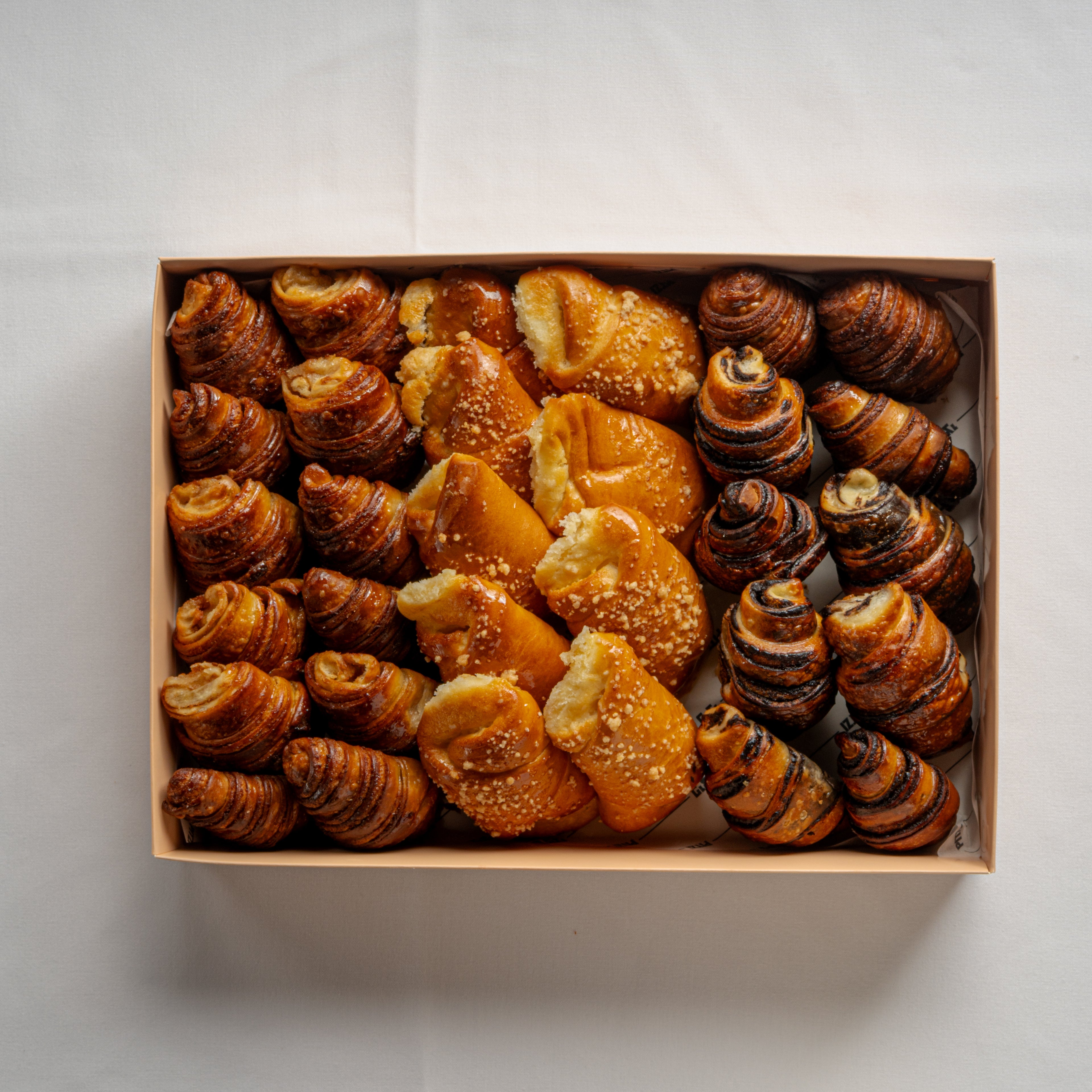 מגש מיני מאפים מתוקים