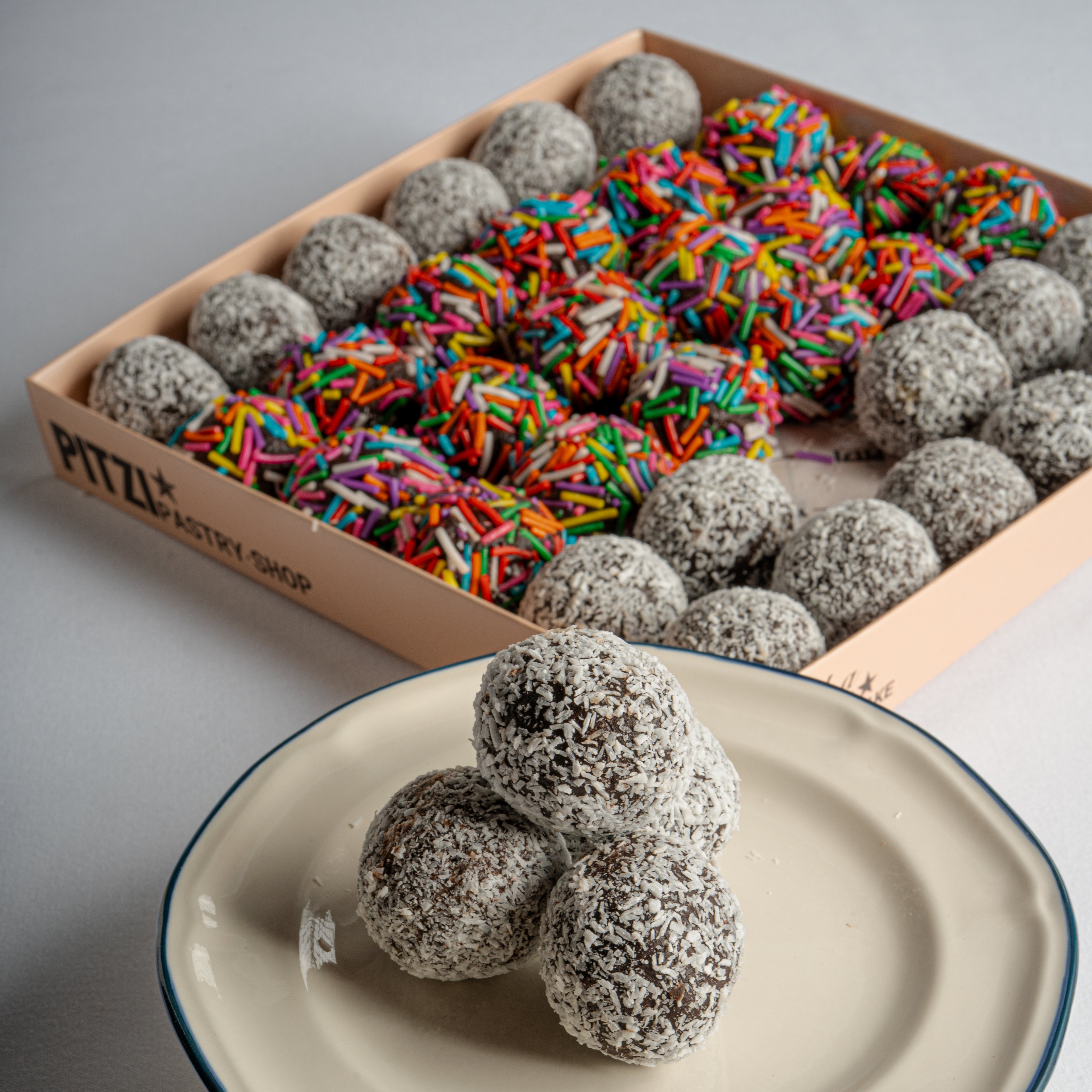 מגש כדורי שוקולד