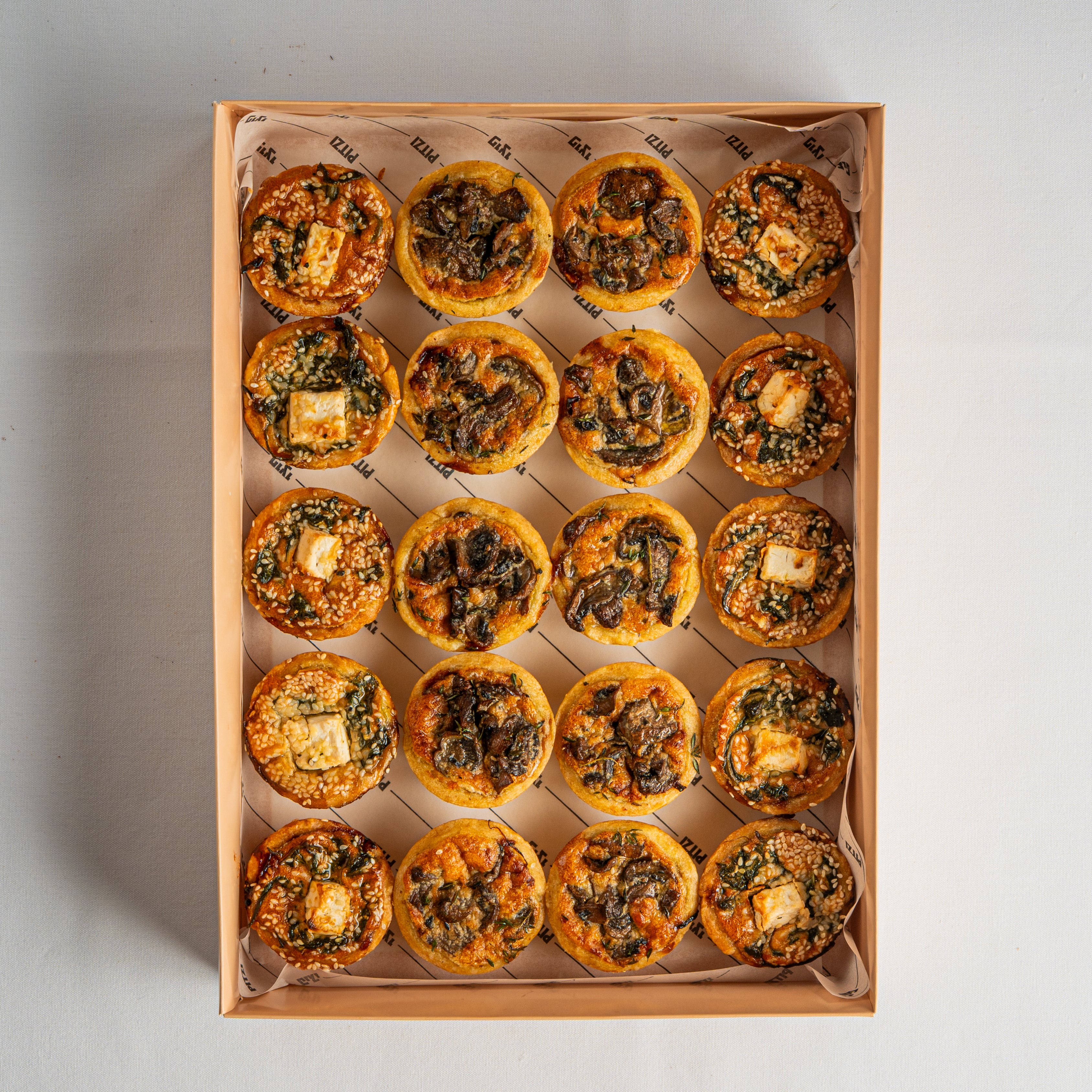 מגש מיני קישים גדול