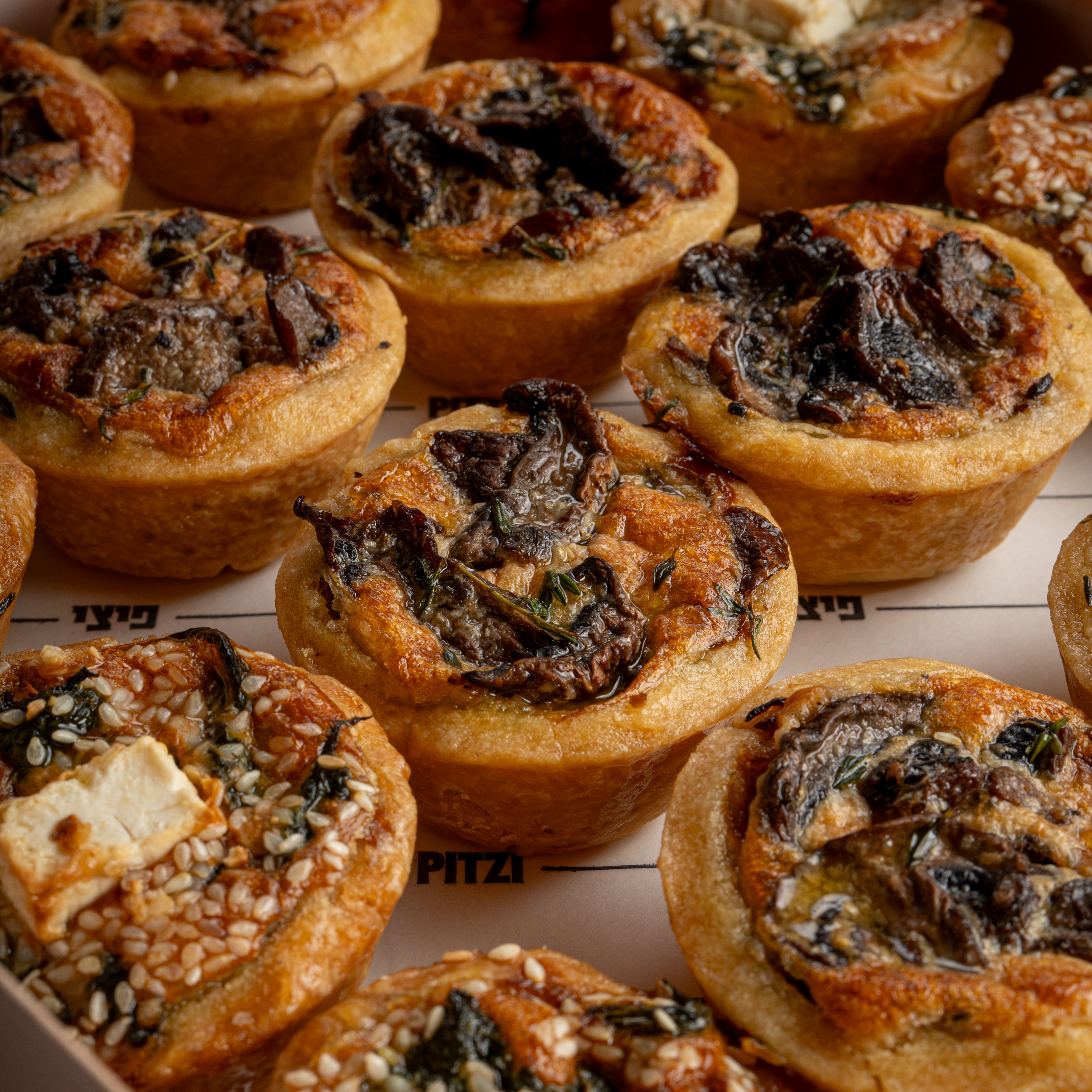 מגש מיני קישים גדול