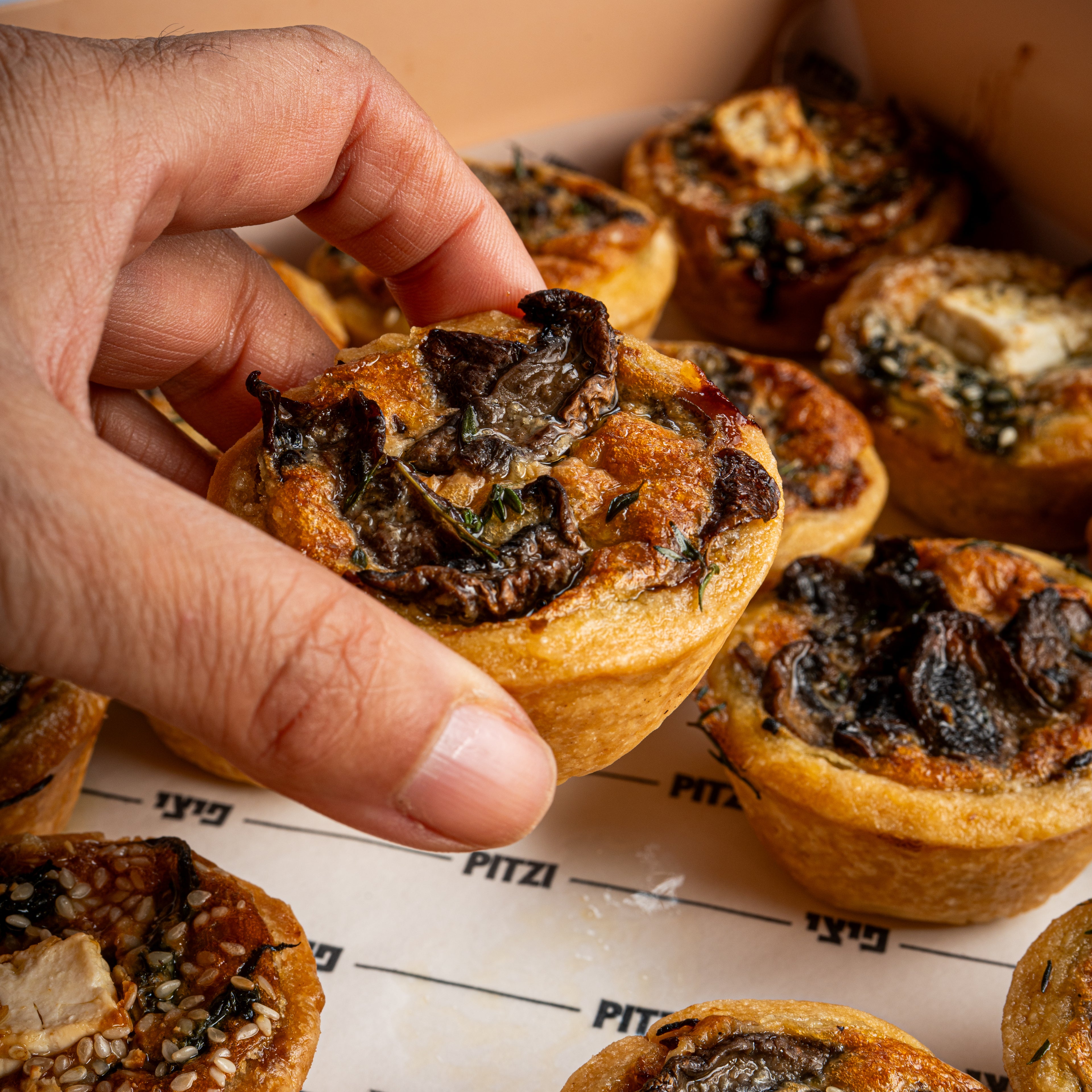 מגש מיני קישים גדול