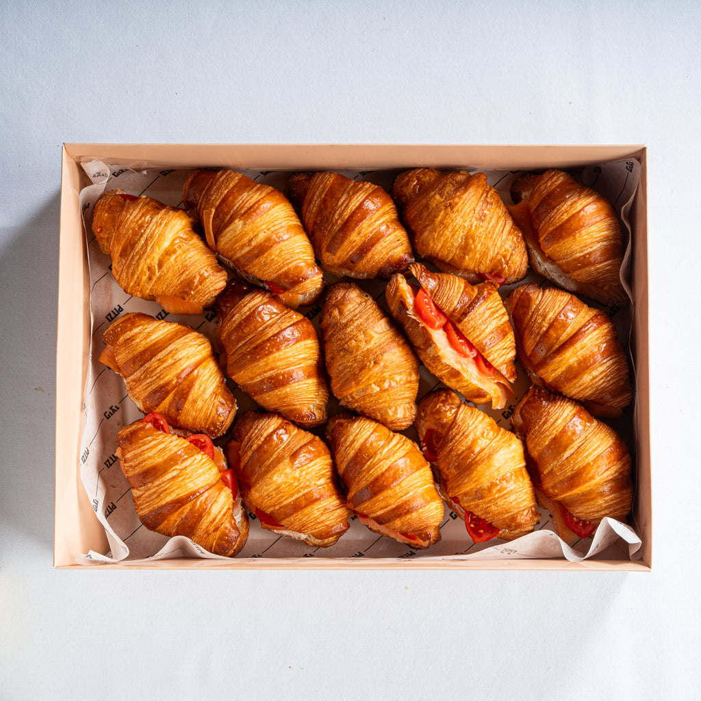 מגש מיני קרואסון סלמון מעושן