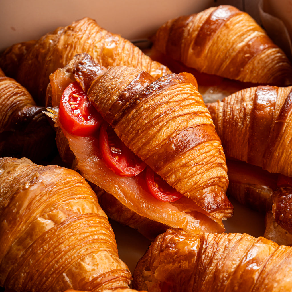 מגש מיני קרואסון סלמון מעושן