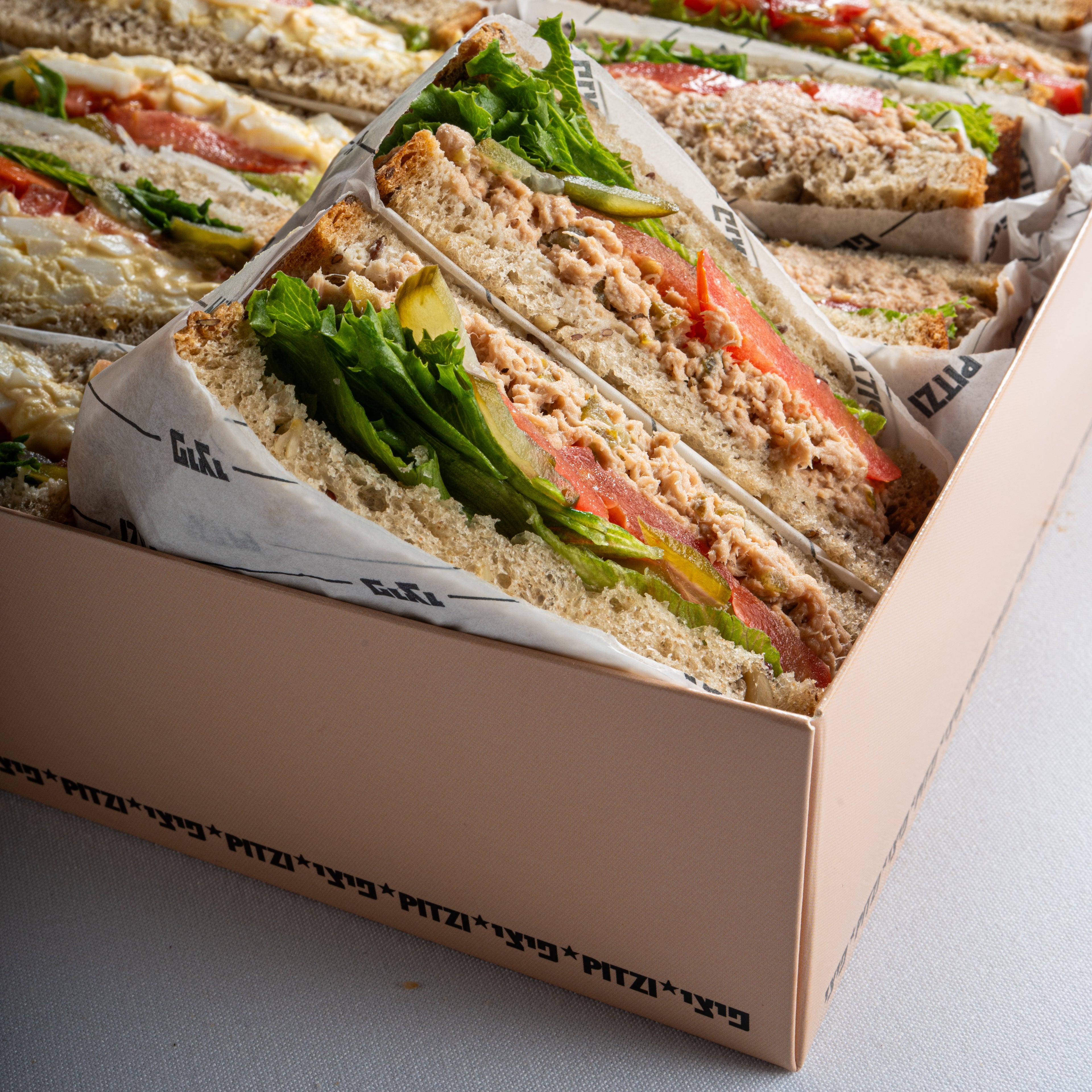 מגש קסטן דגנים סלט טונה