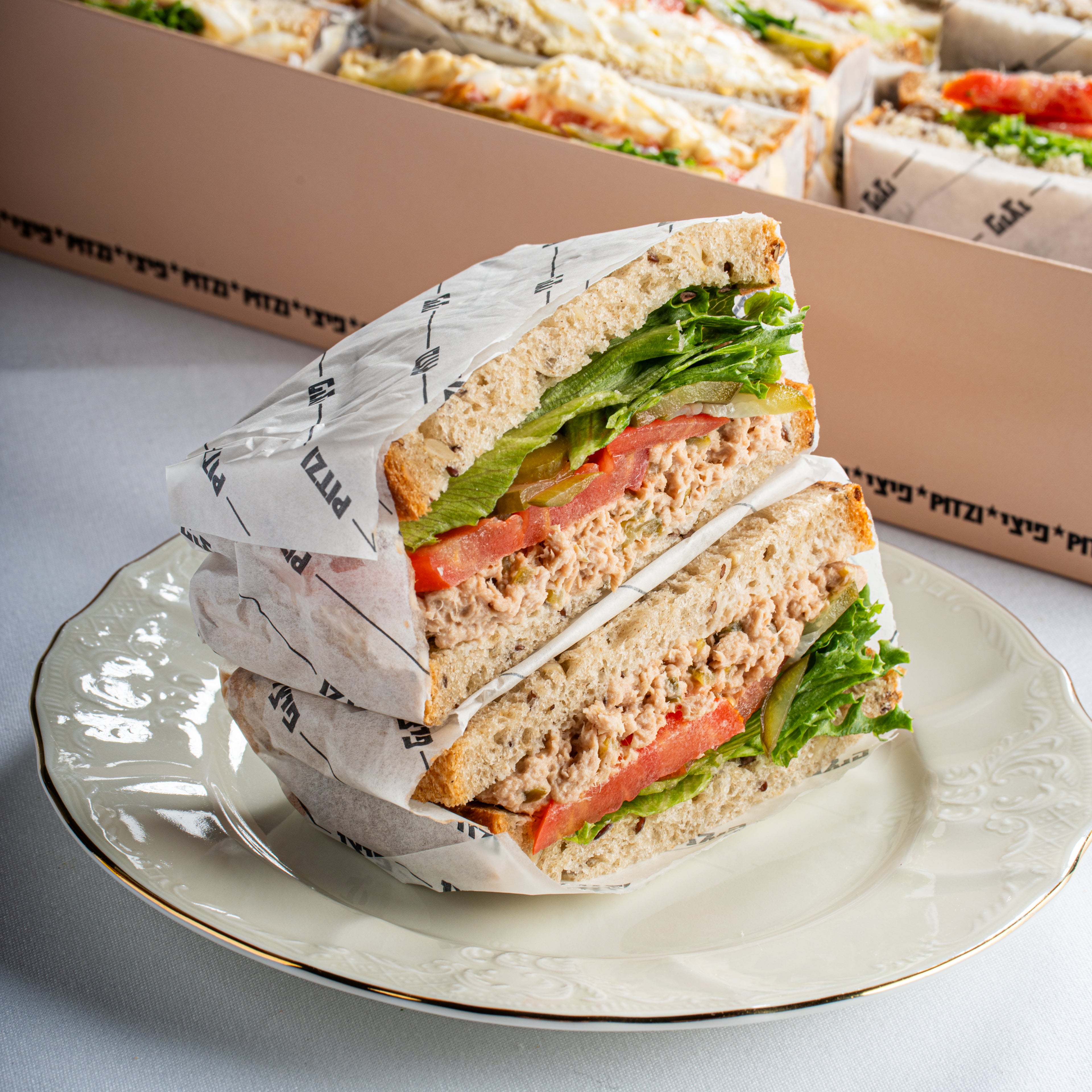 מגש קסטן דגנים סלט טונה