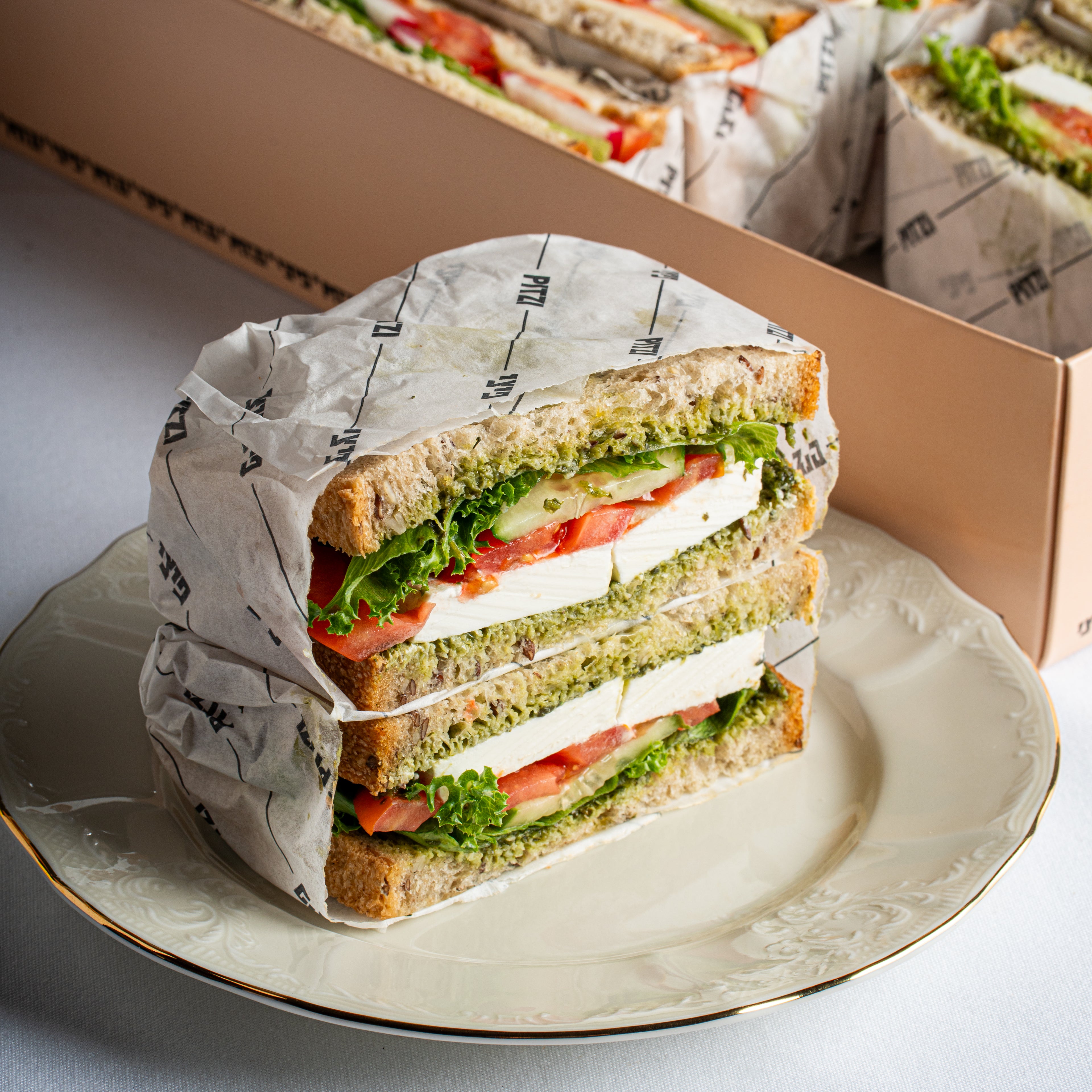 מגש קסטן דגנים פטה פסטו