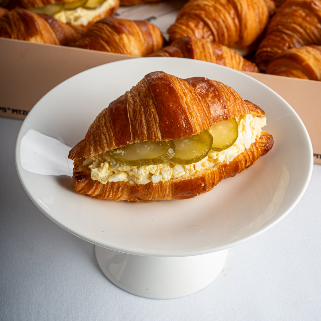 מגש מיני קרואסון סלט ביצים