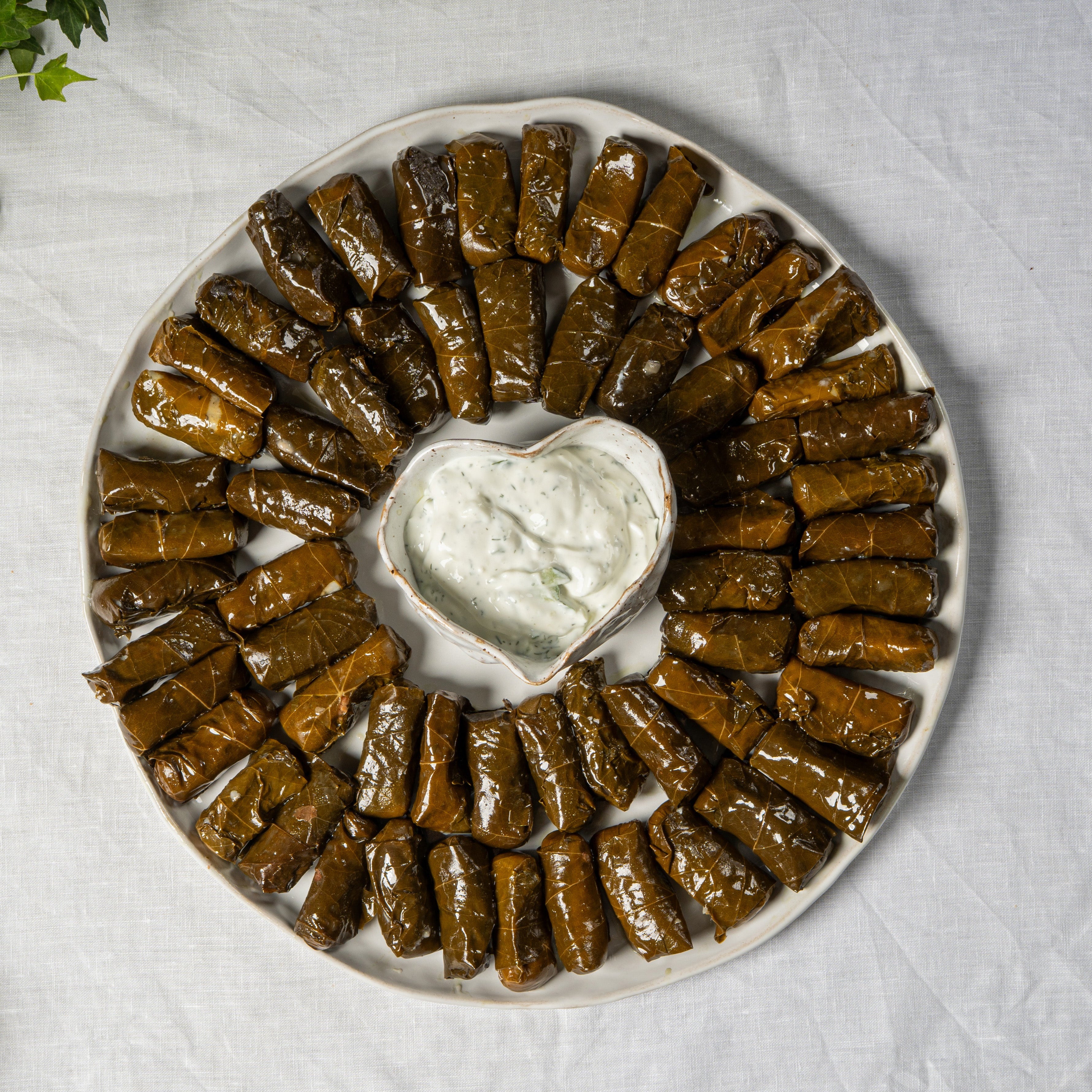 מגש עלי גפן וצזיקי