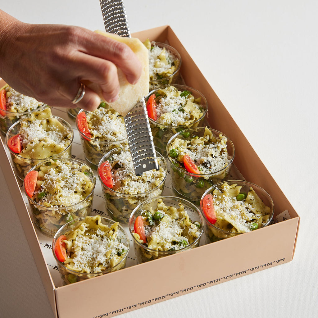 מגש כוסות סלט פסטה פסטו