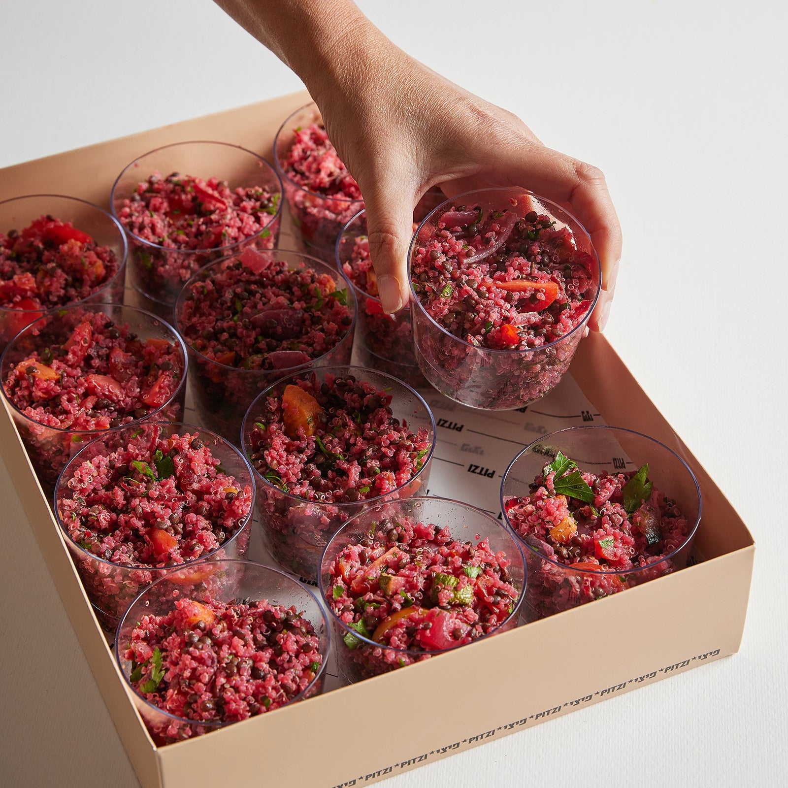 מגש כוסות סלט קינואה