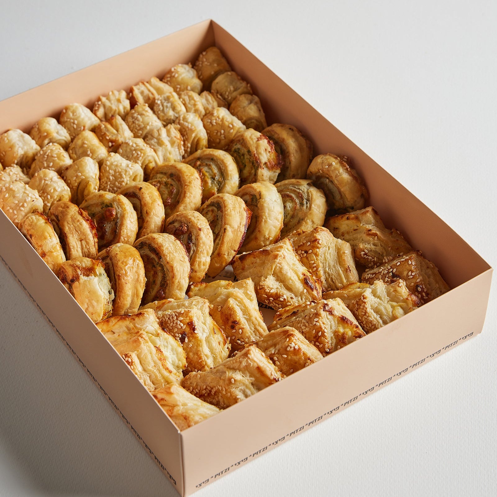 מגש מיני מאפים מלוחים