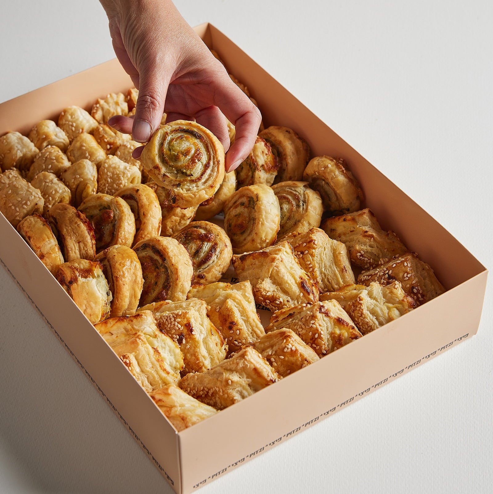 מגש מיני מאפים מלוחים