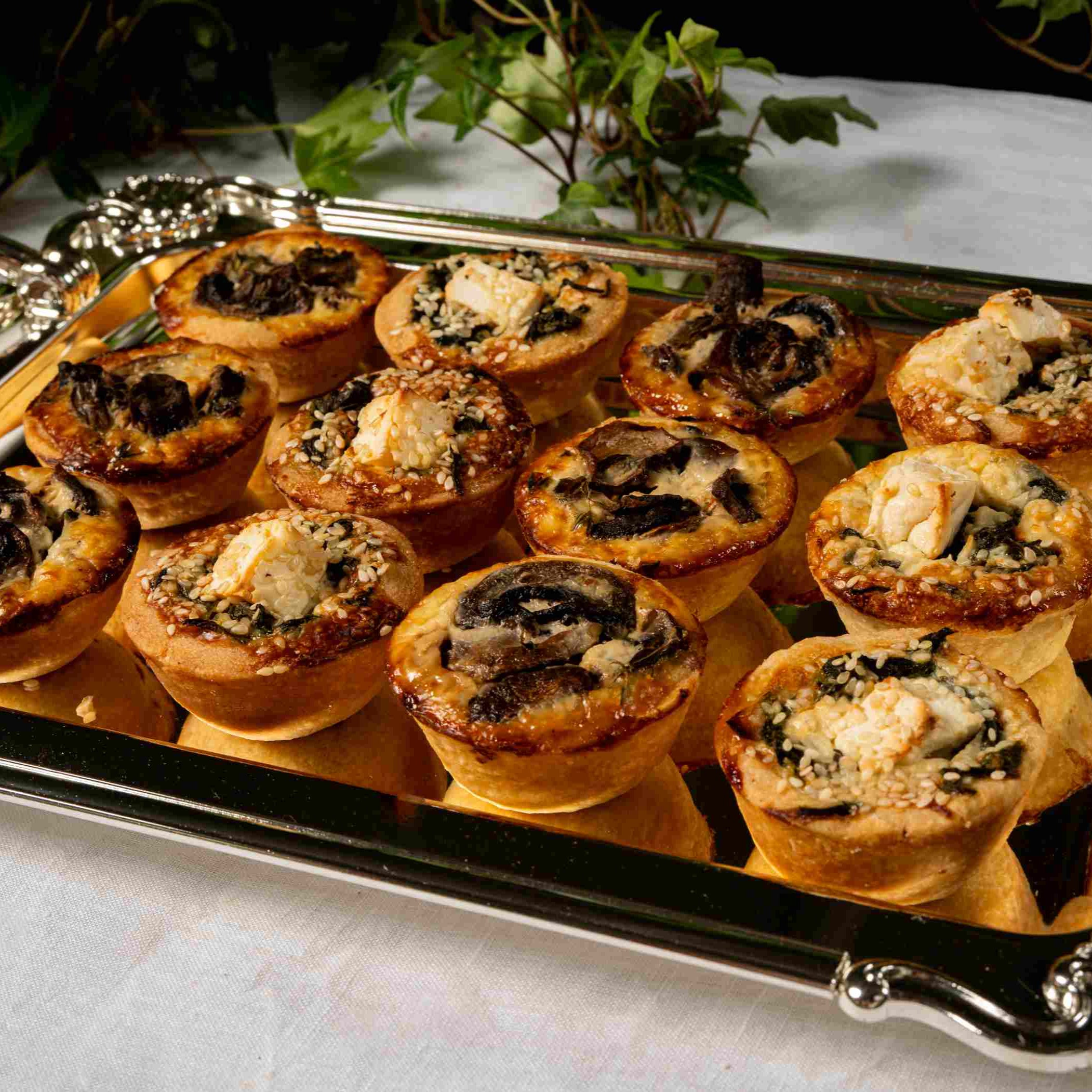 מגש מיני קישים גדול